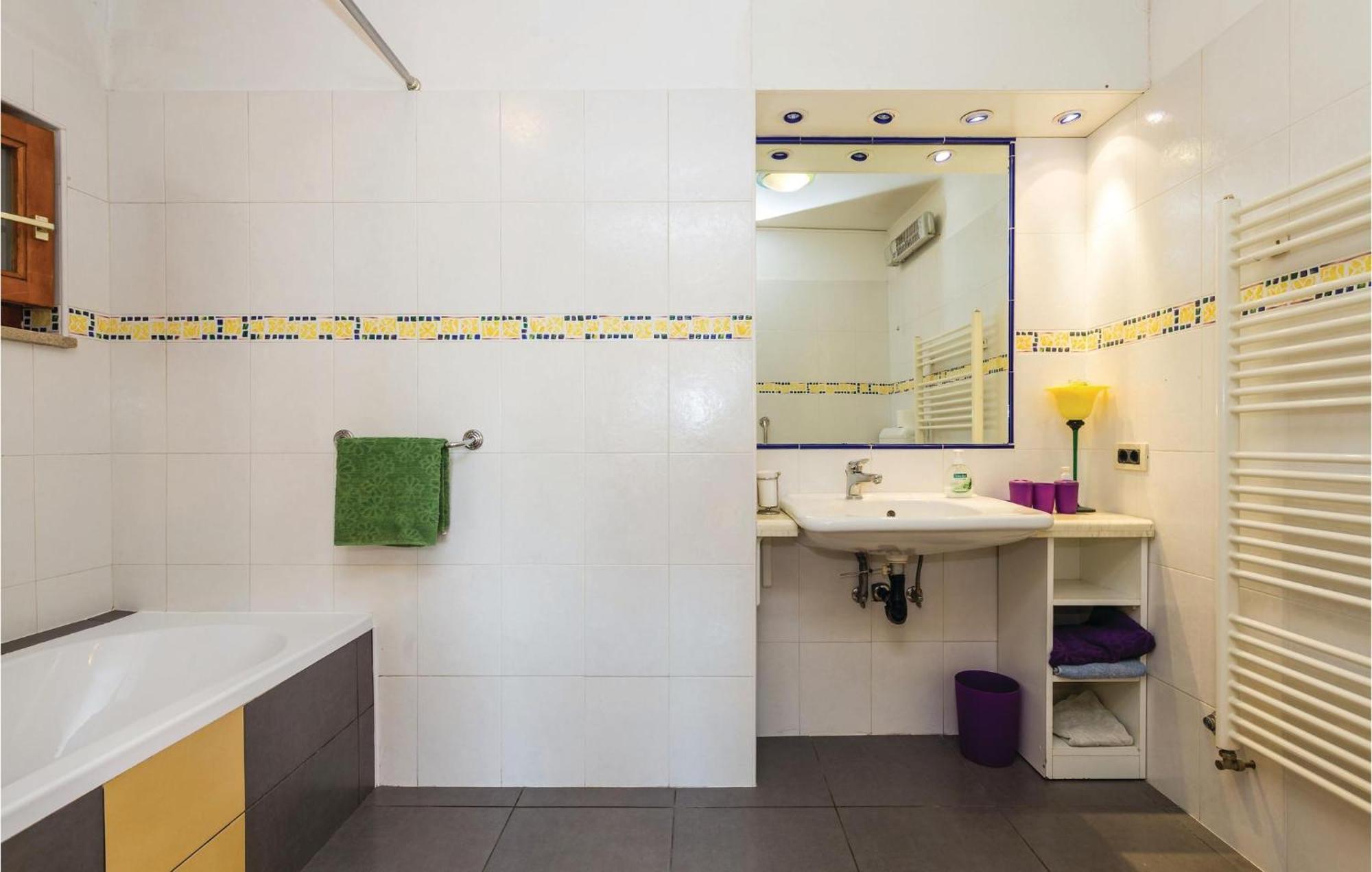 Stunning Apartment In Rijeka With 1 Bedrooms And Wifi Luaran gambar